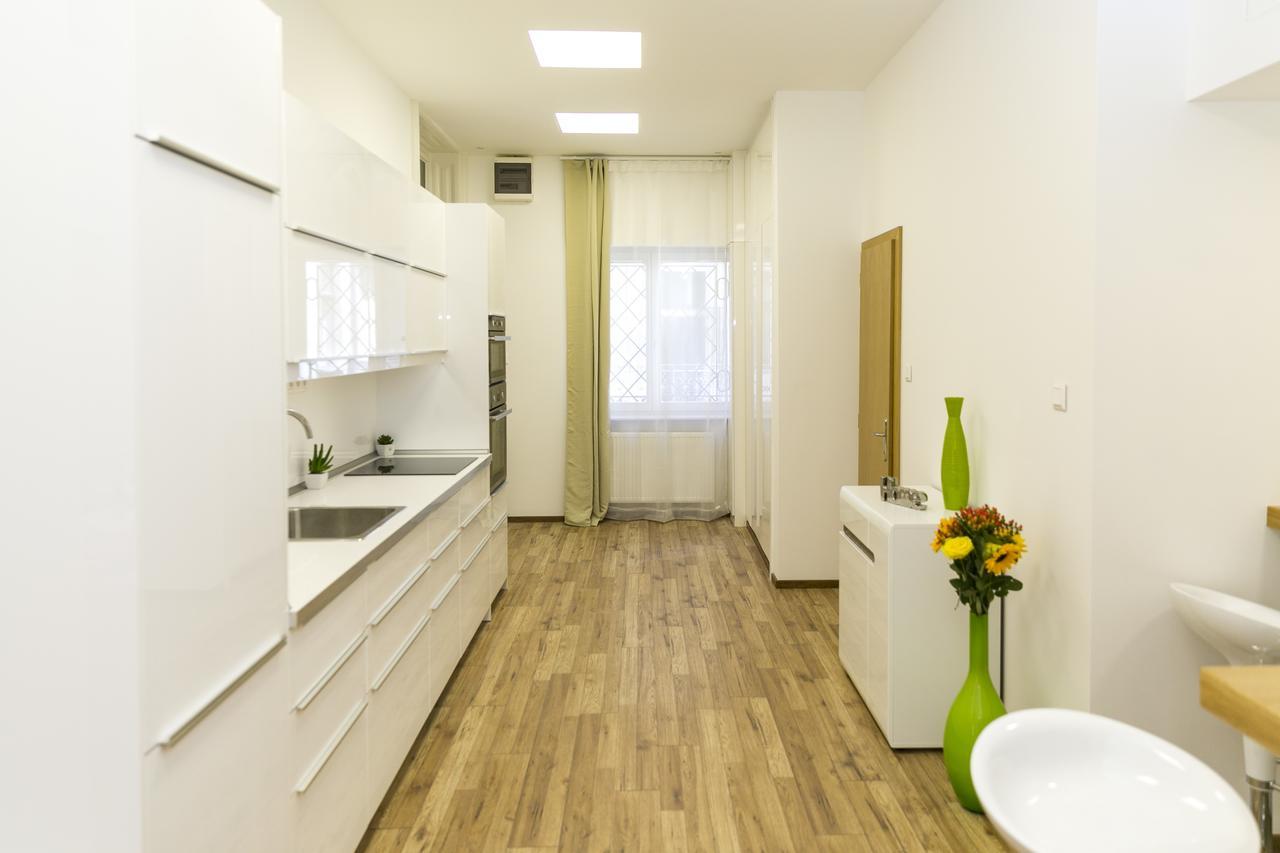Convenience & Chic By The Basilica Apartman Budapest Kültér fotó