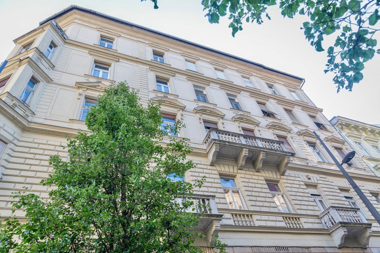 Convenience & Chic By The Basilica Apartman Budapest Kültér fotó